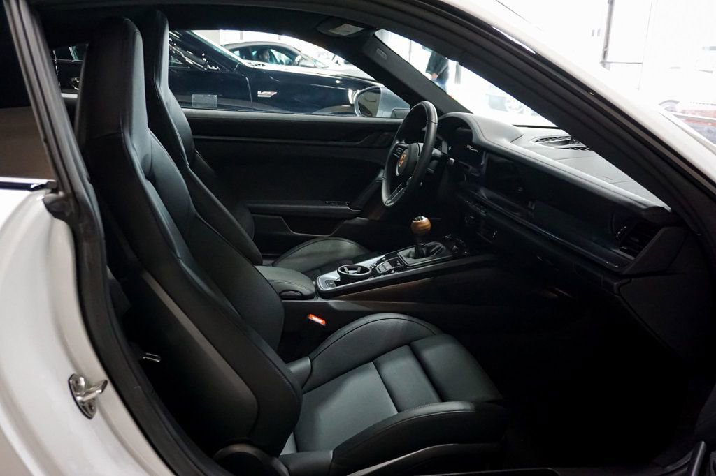 Used 2025 Porsche 911 Carrera T RWD image 38