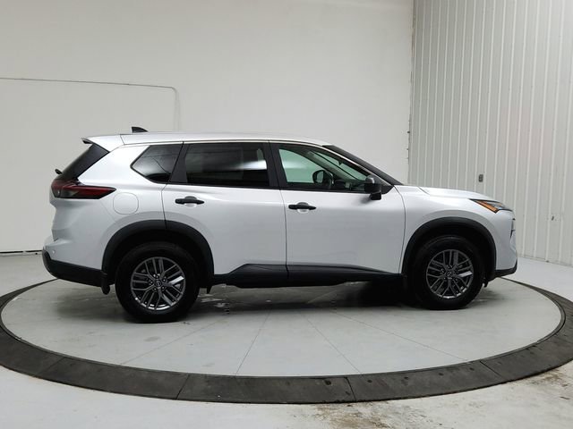 Used 2025 Nissan Rogue S image 8