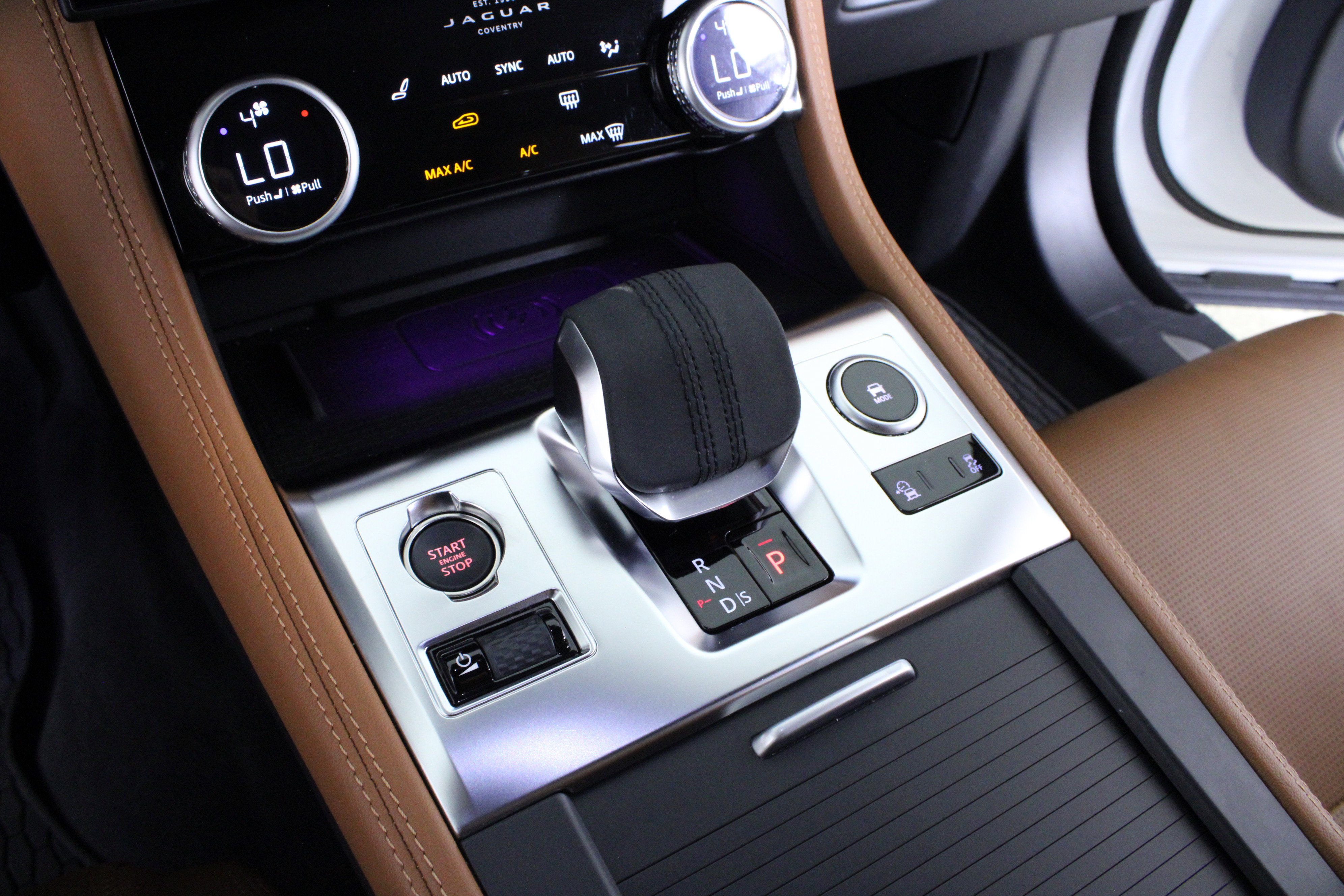 Certified 2025 Jaguar F-PACE R-Dynamic S AWD/4WD image 28