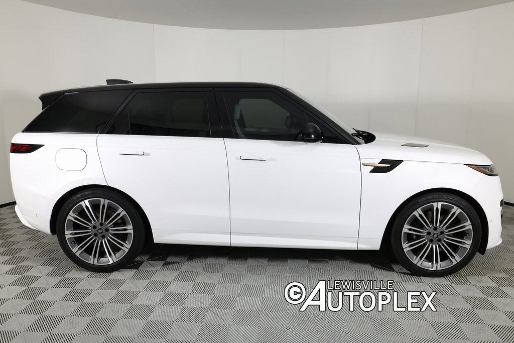 Used 2025 Land Rover Range Rover Sport Dynamic SE image 4