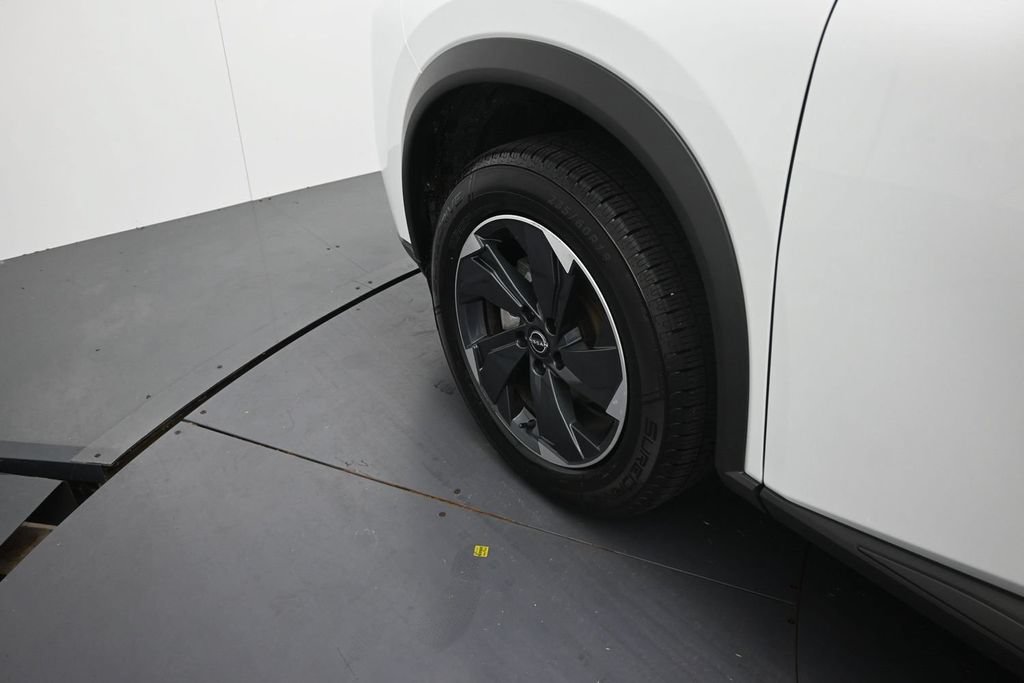 Used 2024 Nissan Rogue SV AWD/4WD image 11