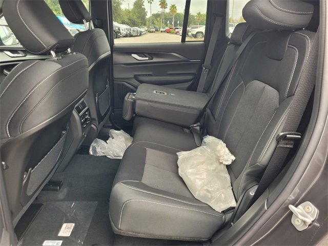 New 2025 Jeep Grand Cherokee Laredo image 6