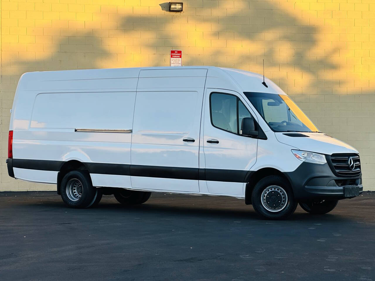 Used 2019 Mercedes-Benz Sprinter 3500 image 2