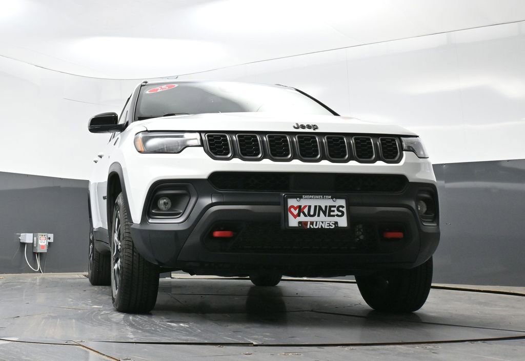 Used 2025 Jeep Compass Trailhawk AWD/4WD image 51