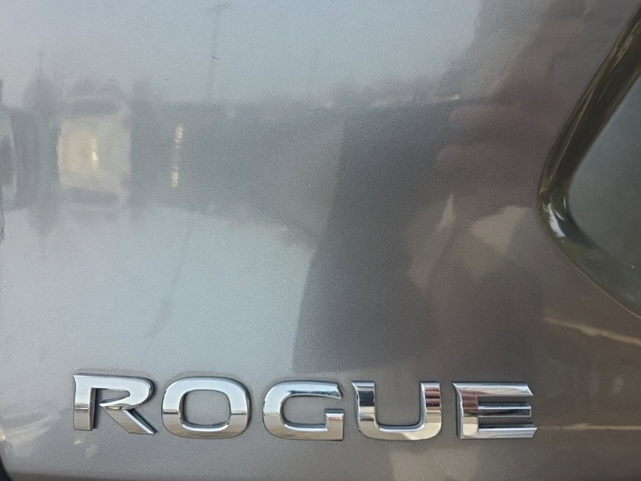 Used 2019 Nissan Rogue SV image 16