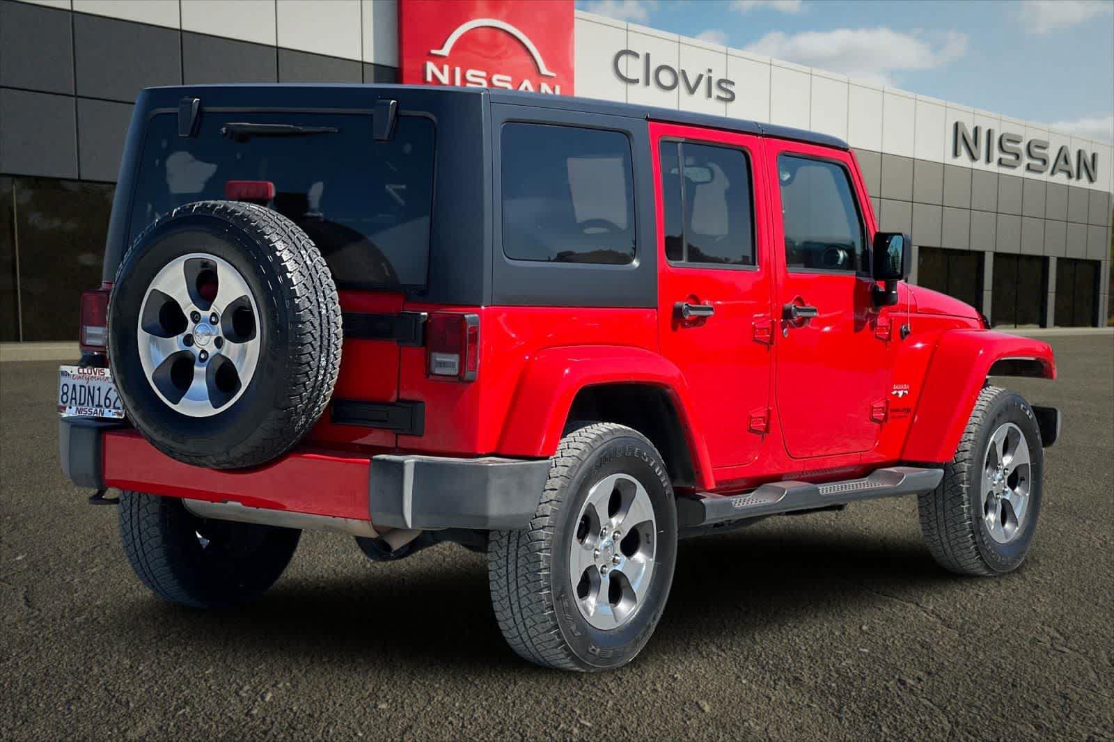 Used 2018 Jeep Wrangler Unlimited Sahara AWD/4WD image 3