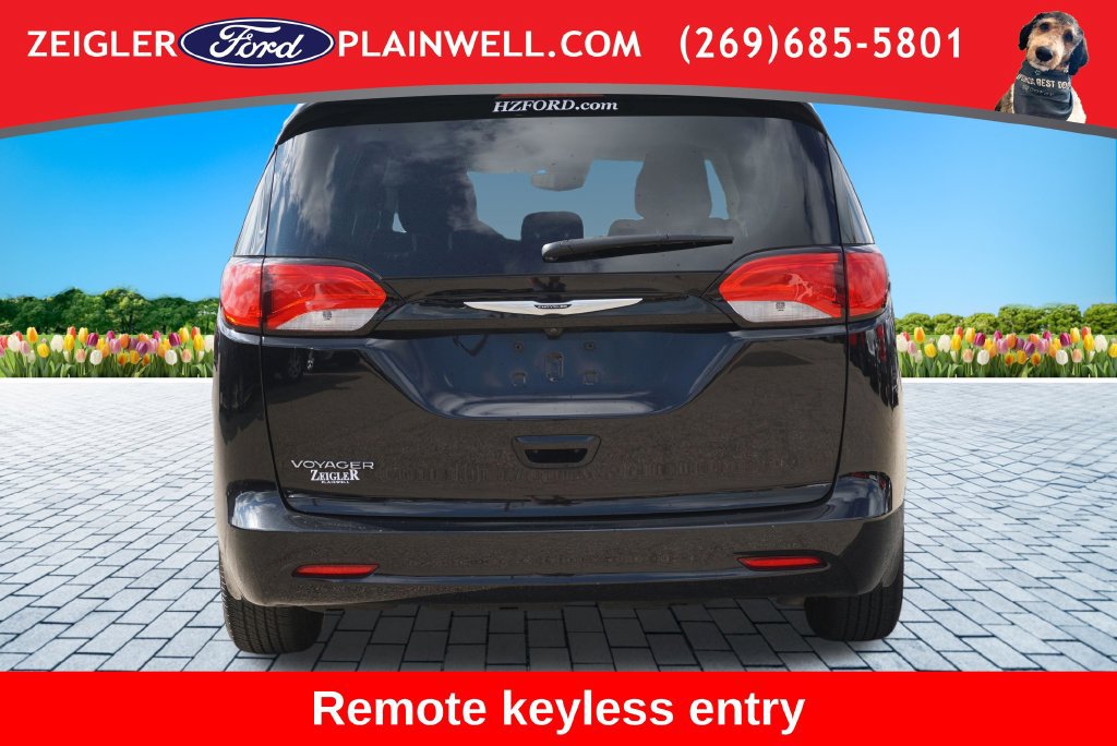 Used 2024 Chrysler Voyager LX FWD image 4