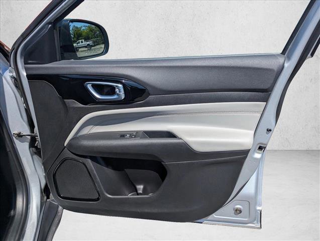 Used 2025 Jeep Compass Limited AWD/4WD image 25