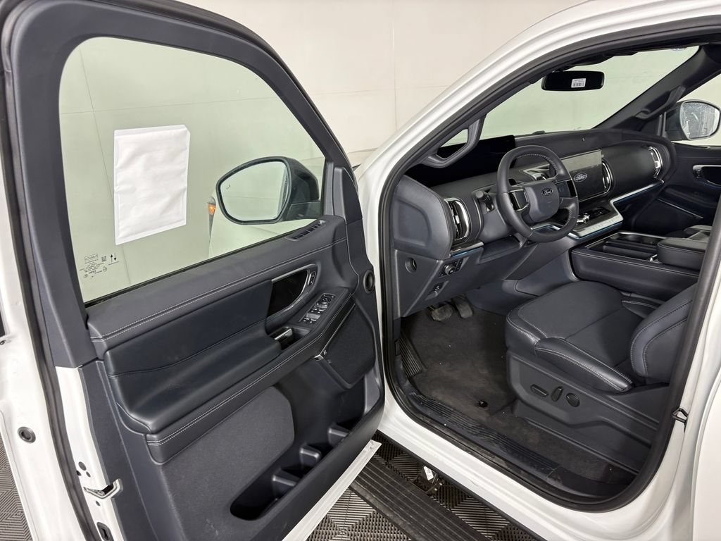 New 2026 Ford Expedition Max Platinum w/ Stealth Performance Package AWD/4WD image 13