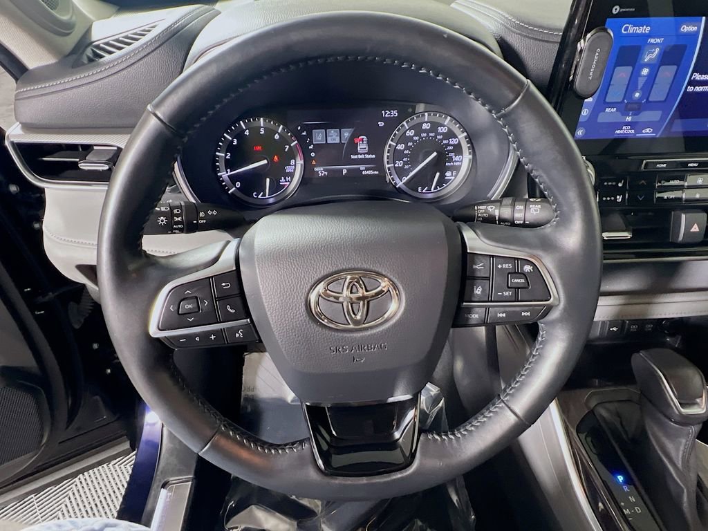 Certified 2021 Toyota Highlander Platinum AWD/4WD image 11