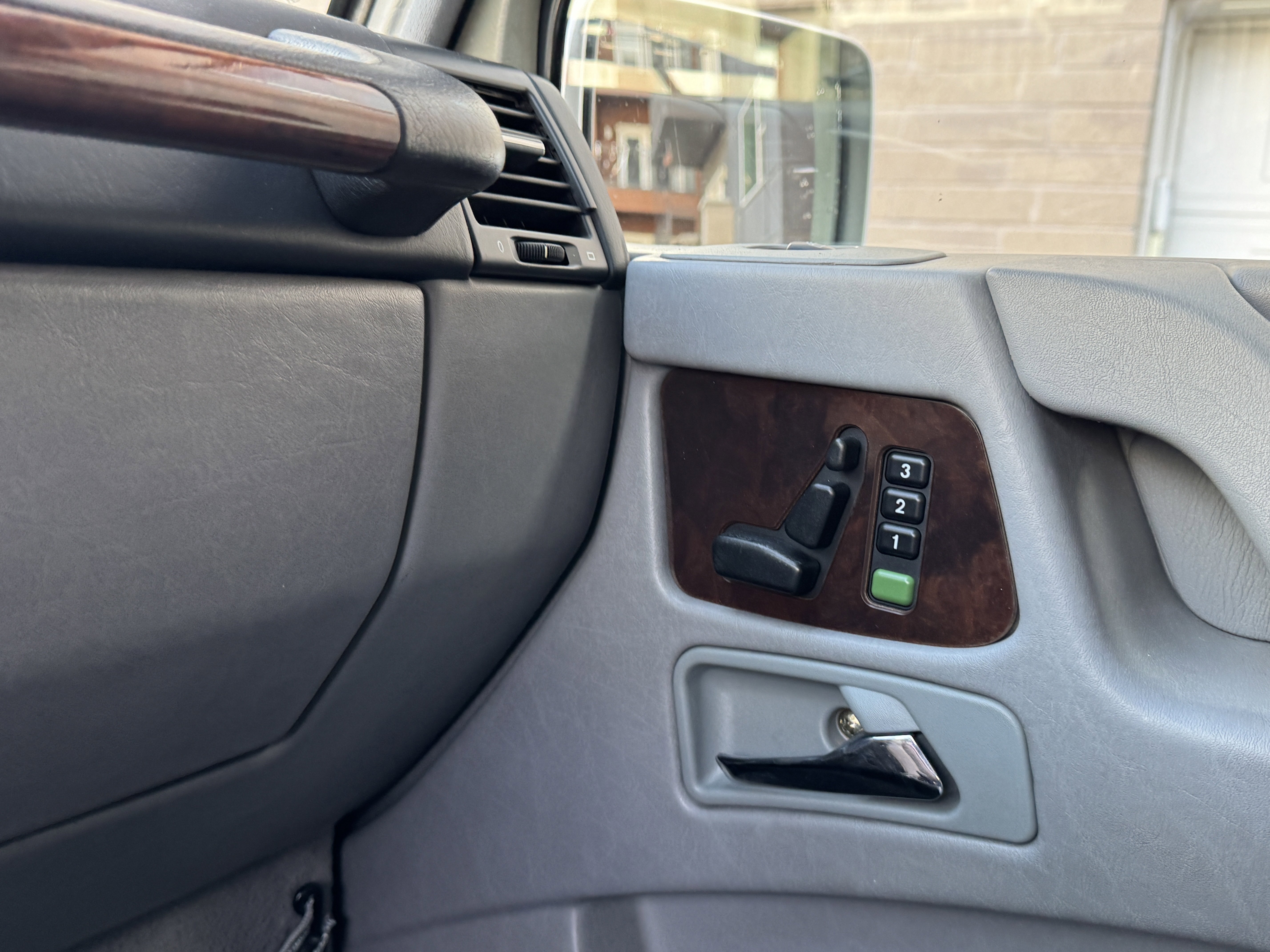 Used 2002 Mercedes-Benz G 500 image 28