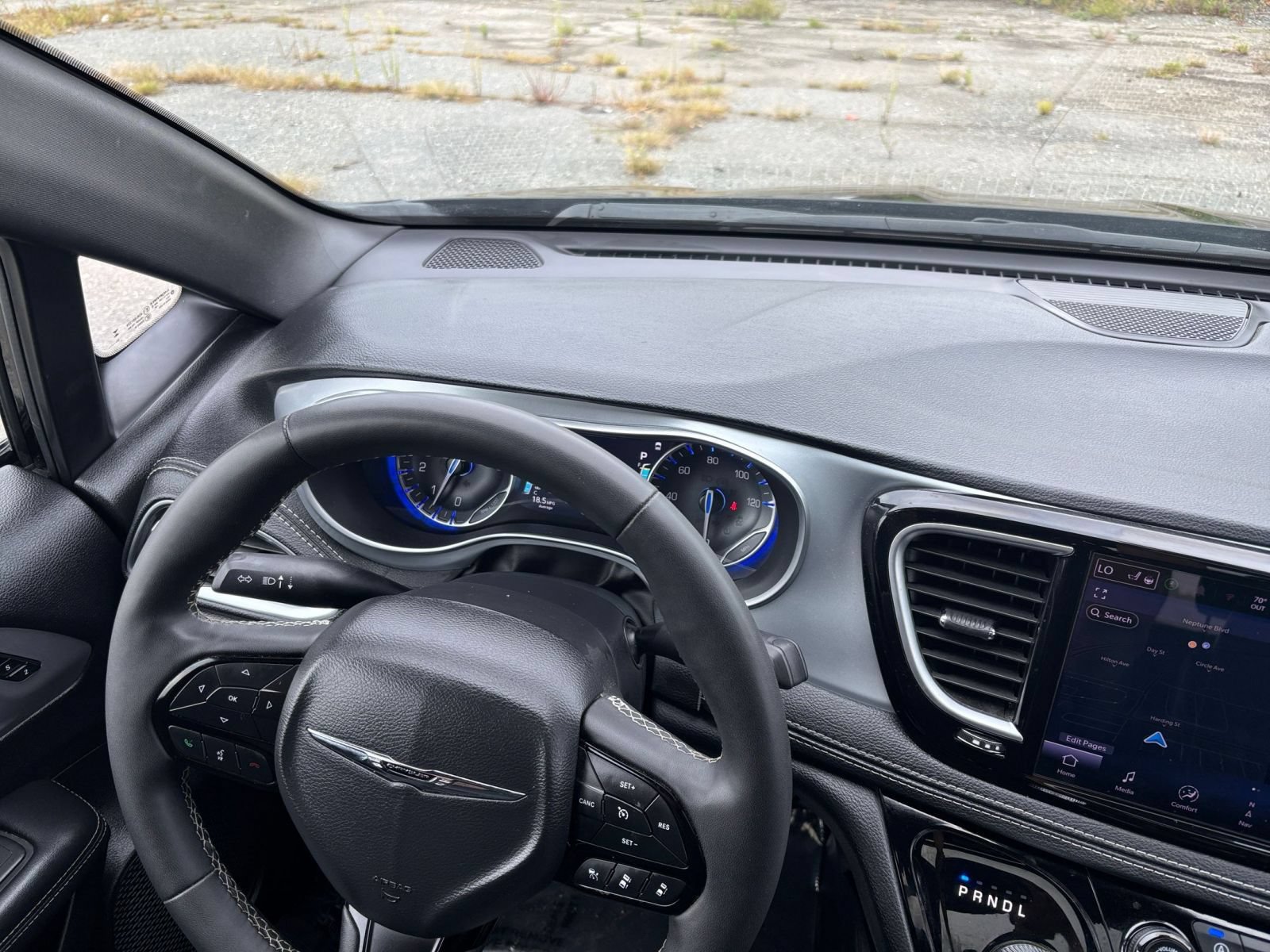 Used 2025 Chrysler Pacifica Limited FWD image 35