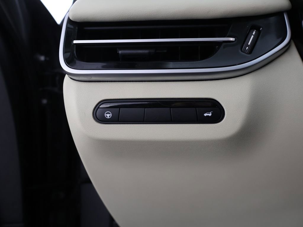 Used 2023 INFINITI QX60 Luxe image 44