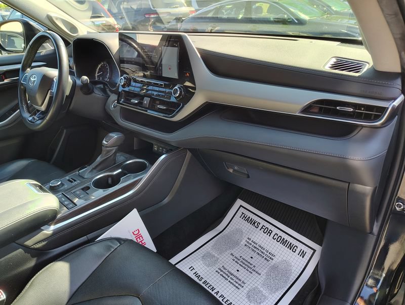 Used 2022 Toyota Highlander Platinum AWD/4WD image 23