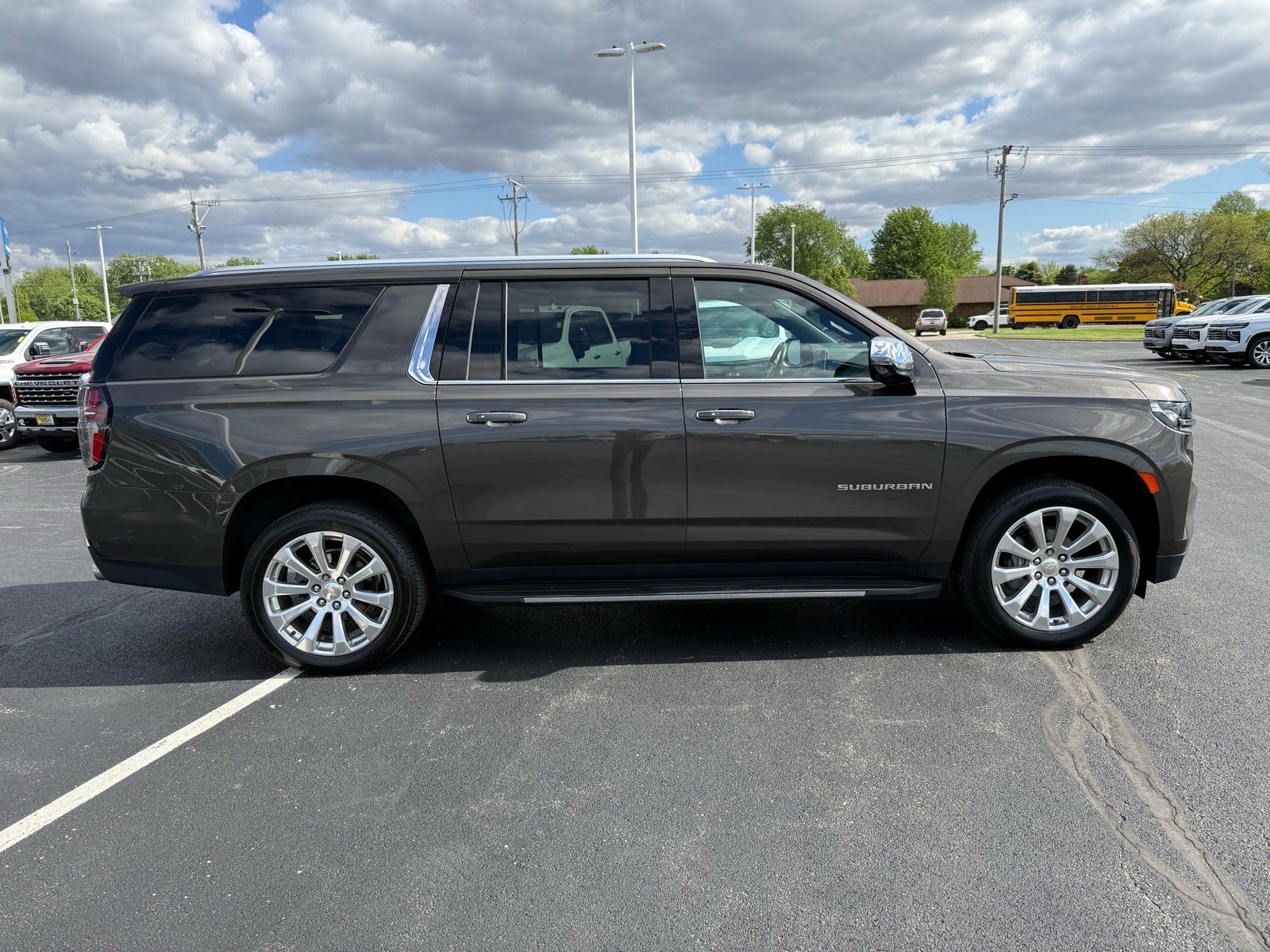 Used 2021 Chevrolet Suburban Premier w/ Premium Package AWD/4WD image 6