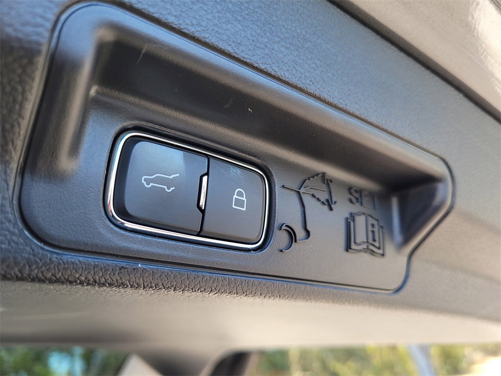 Used 2025 Ford Explorer Active image 8