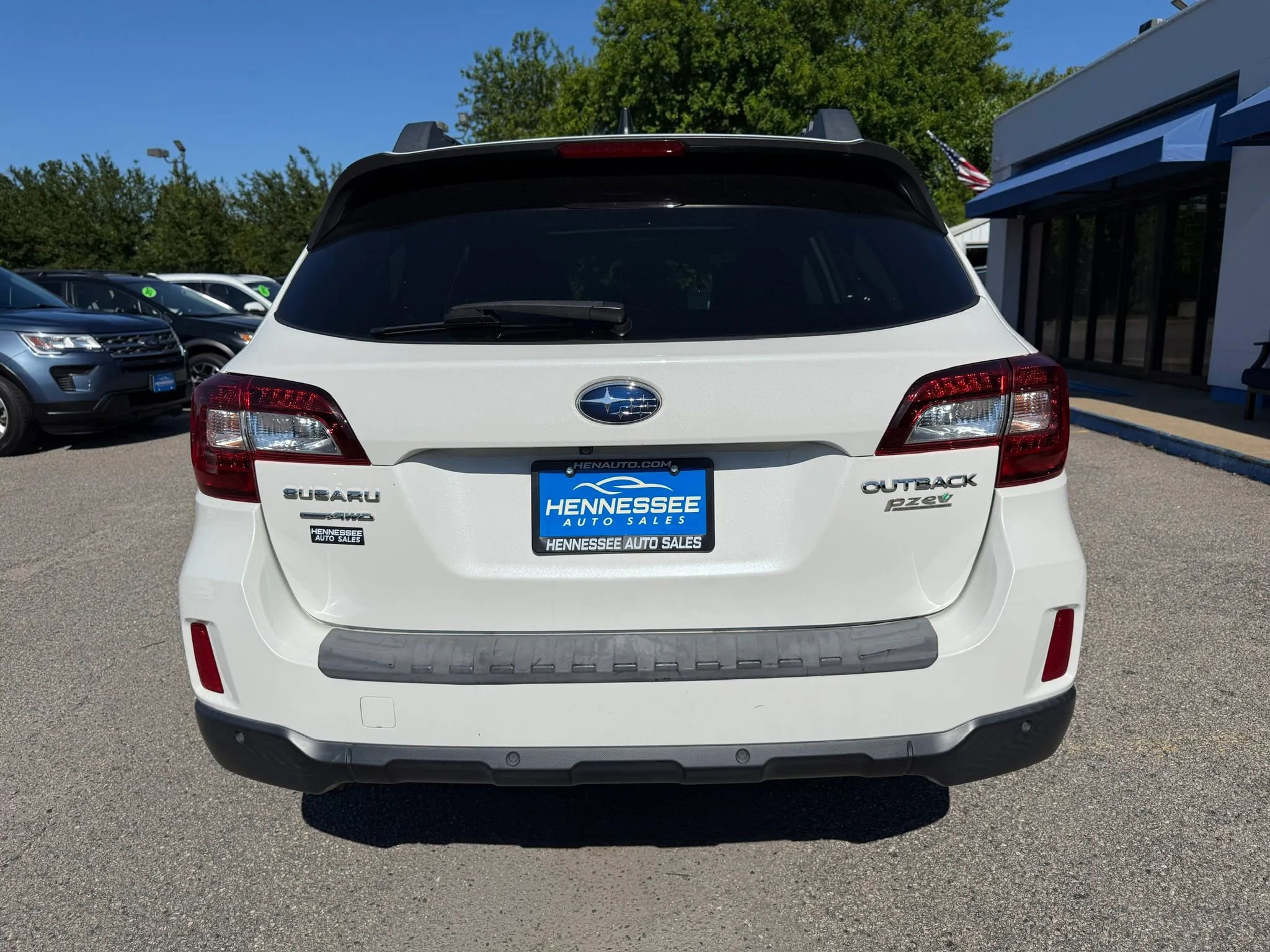 Used 2017 Subaru Outback 2.5i Limited AWD/4WD image 2