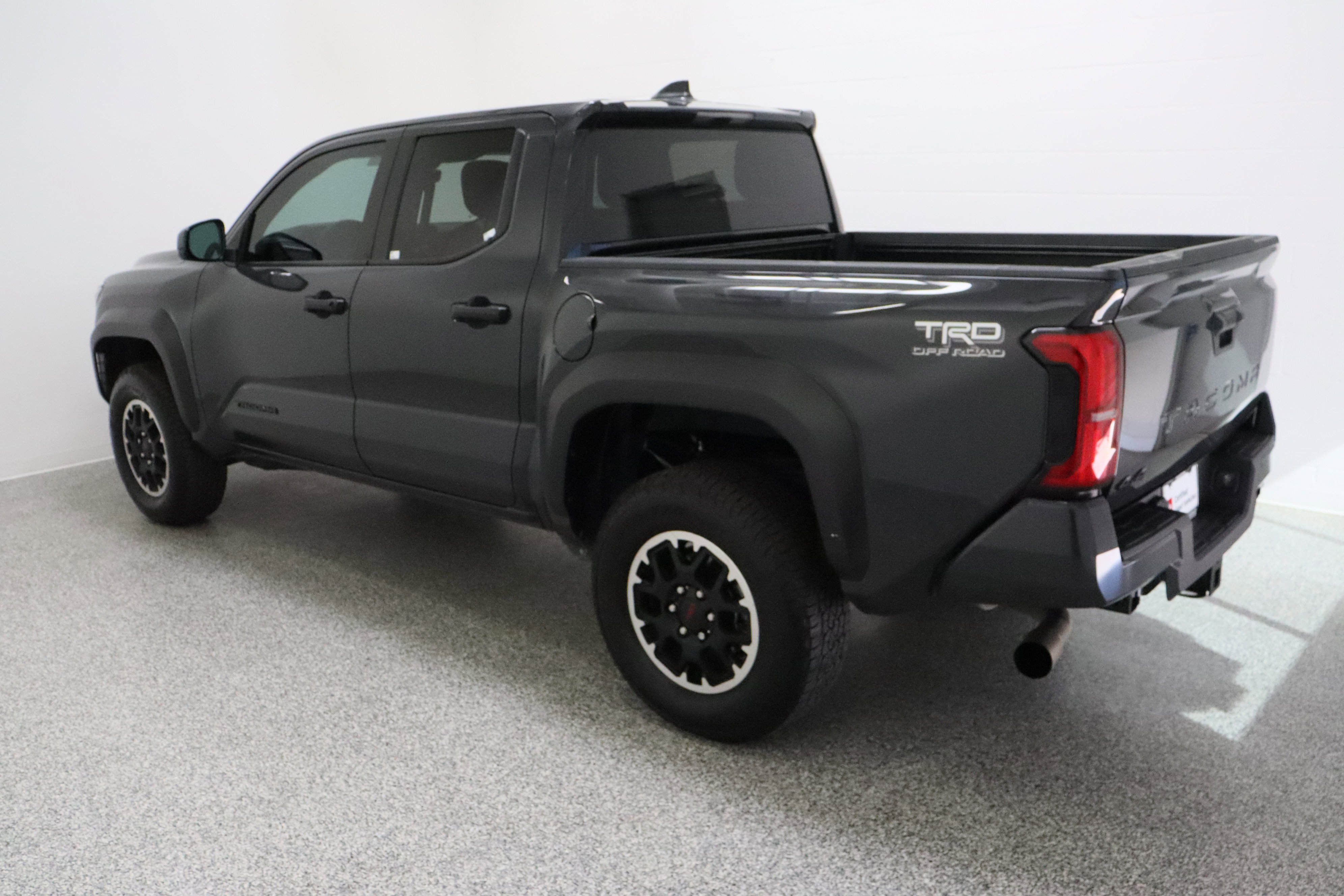 Certified 2025 Toyota Tacoma TRD Off-Road AWD/4WD image 9