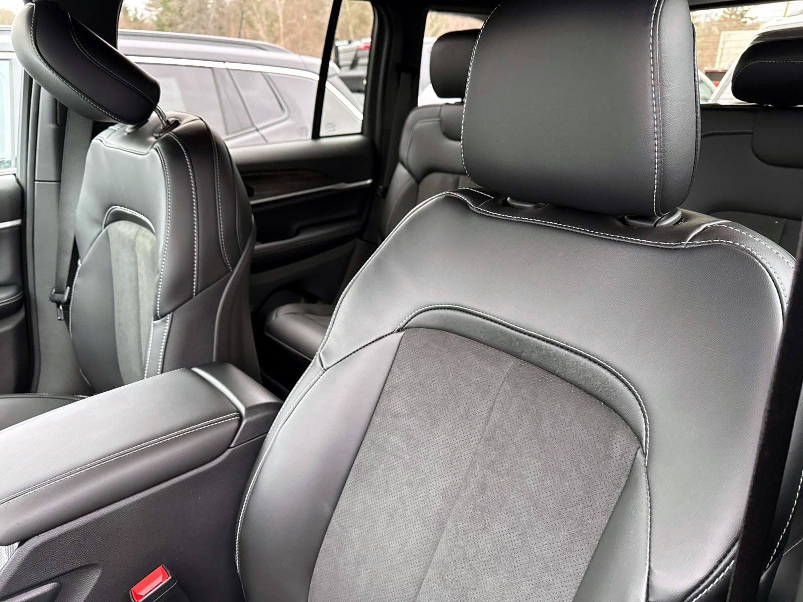 New 2026 Jeep Grand Cherokee Altitude AWD/4WD image 11