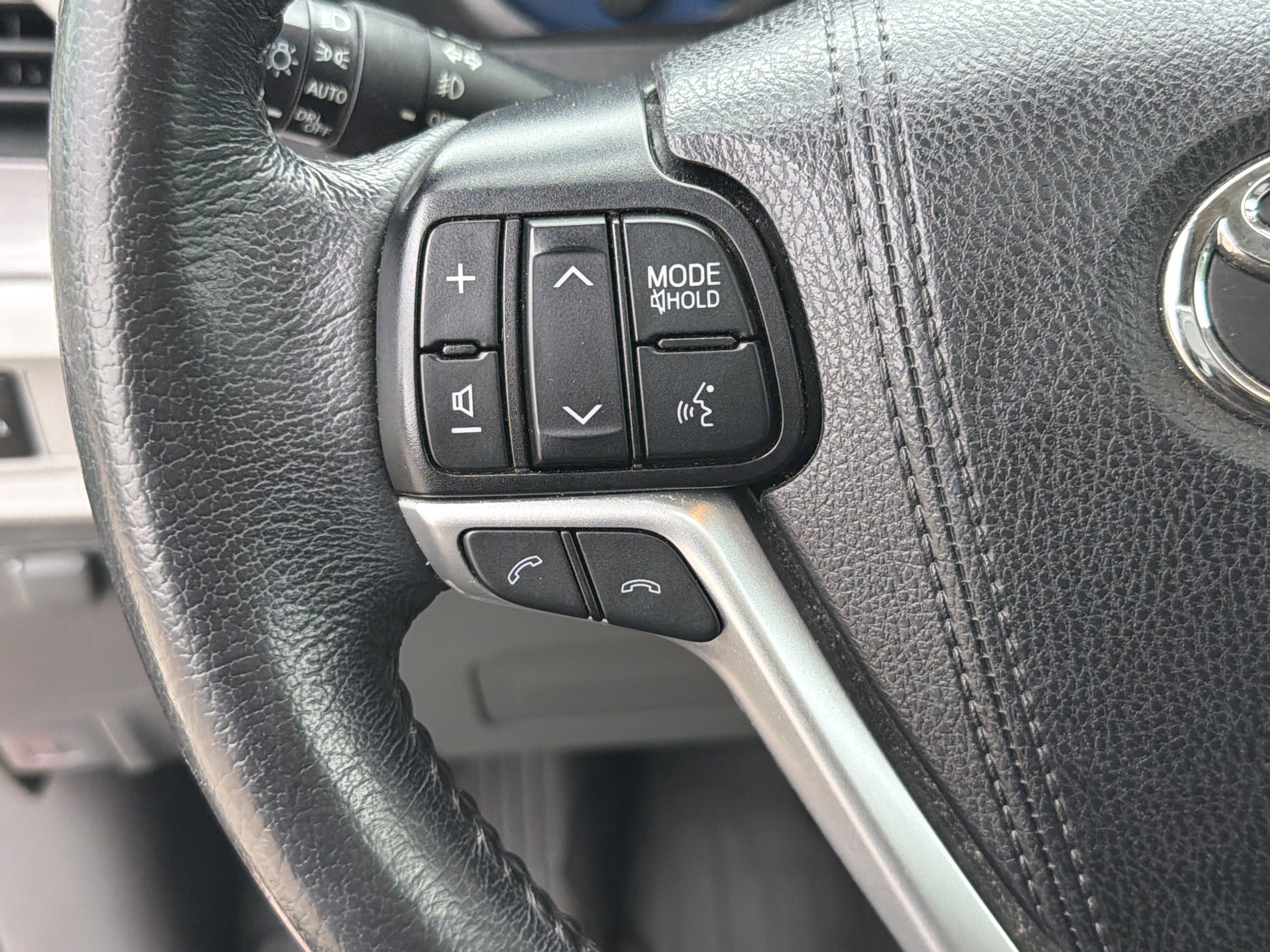 Used 2020 Toyota Sienna XLE w/ XLE Navigation Package FWD image 19