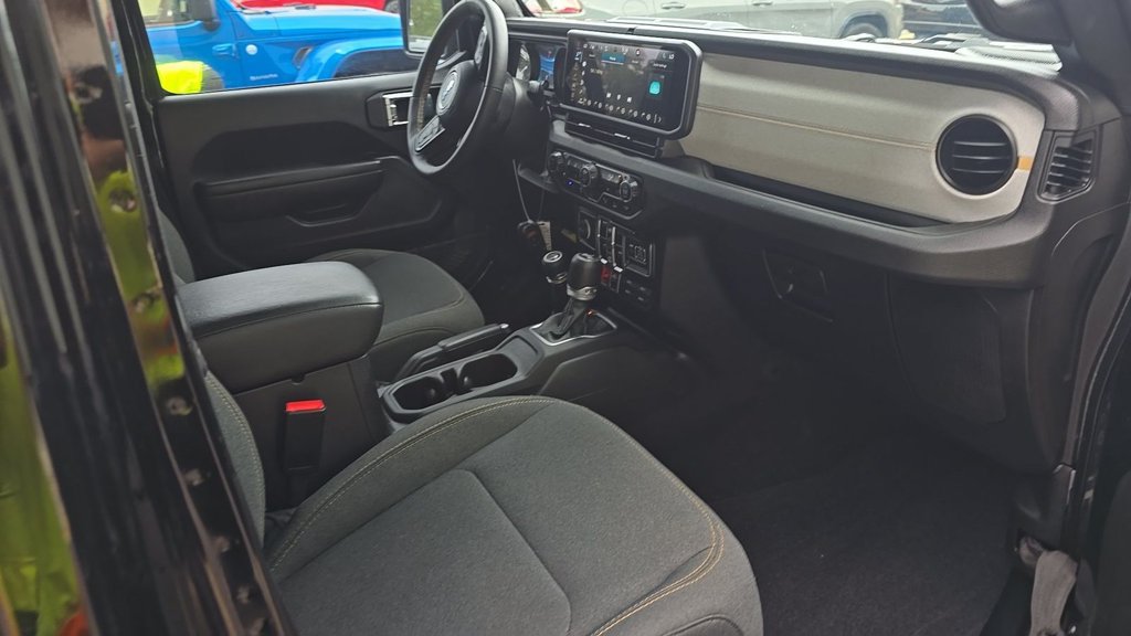 Certified 2024 Jeep Wrangler Unlimited AWD/4WD image 5