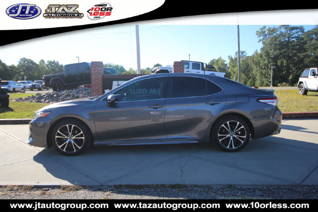 Used 2020 Toyota Camry SE FWD image 4