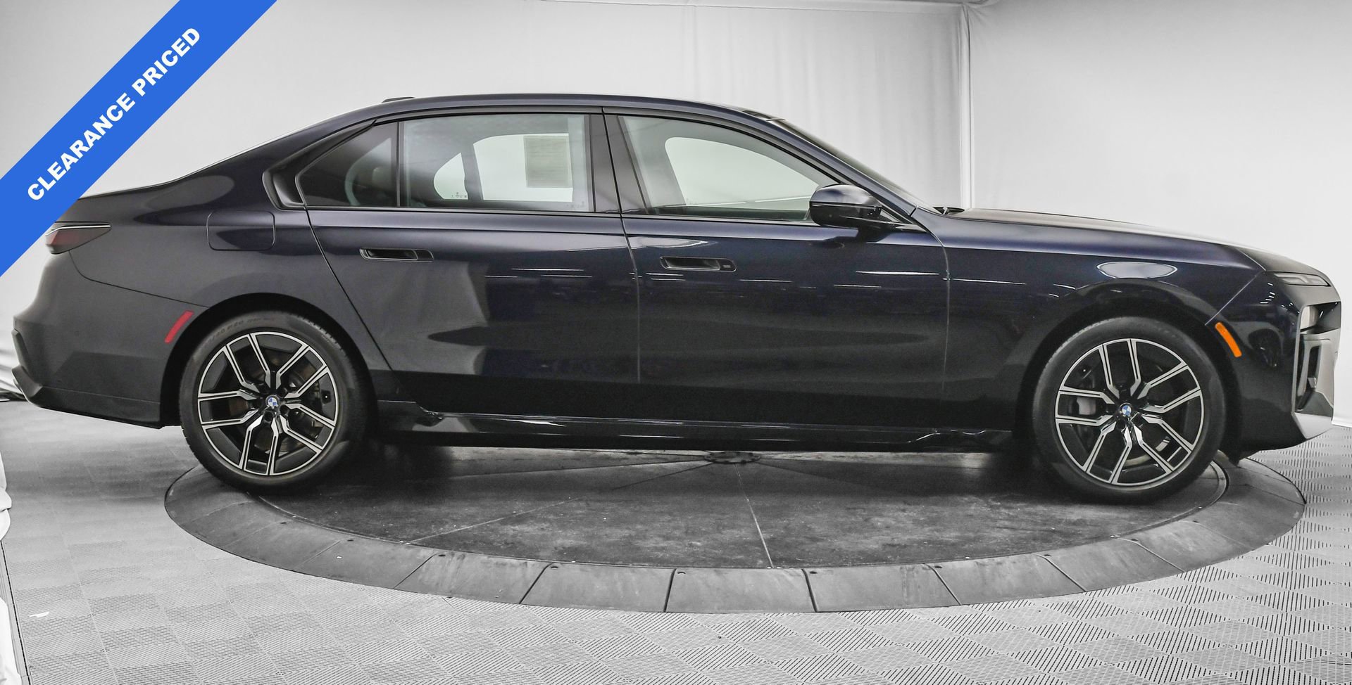 Used 2024 BMW 760i xDrive w/ Premium Package 2 image 10