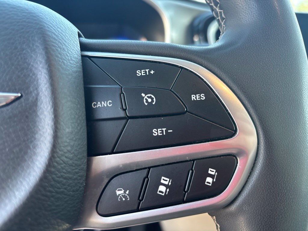 Used 2024 Chrysler Pacifica Touring-L FWD image 25