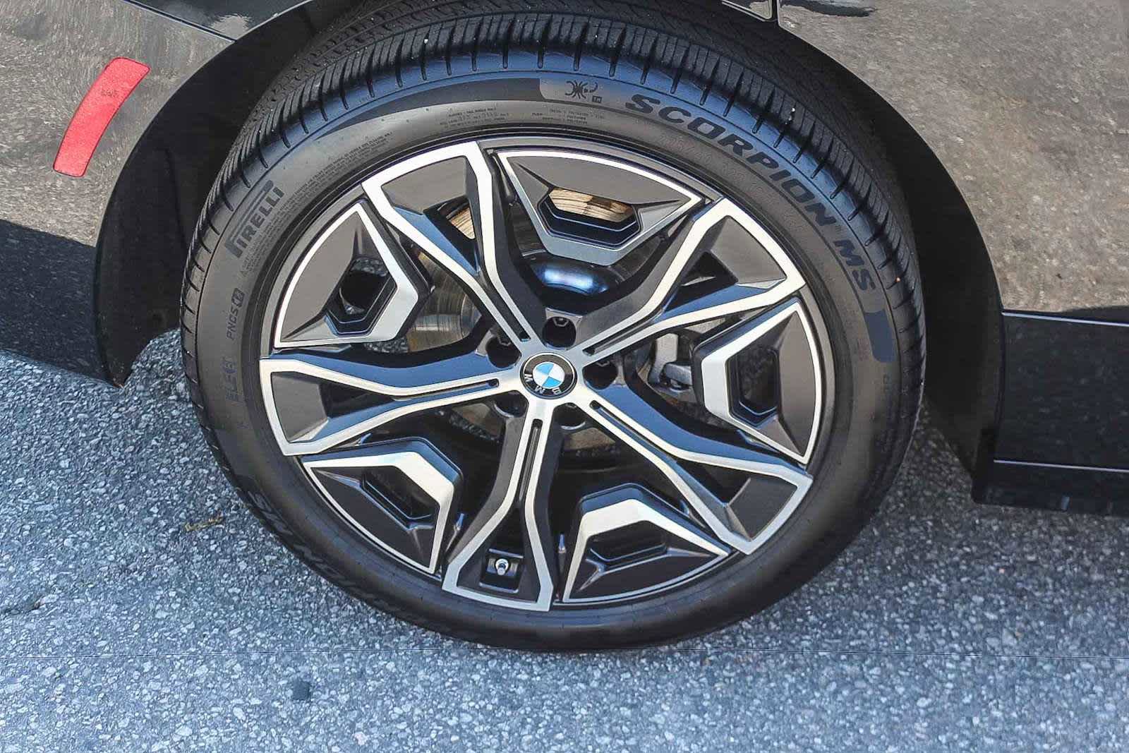 Used 2026 BMW iX xDrive60 w/ Premium Package AWD/4WD image 8