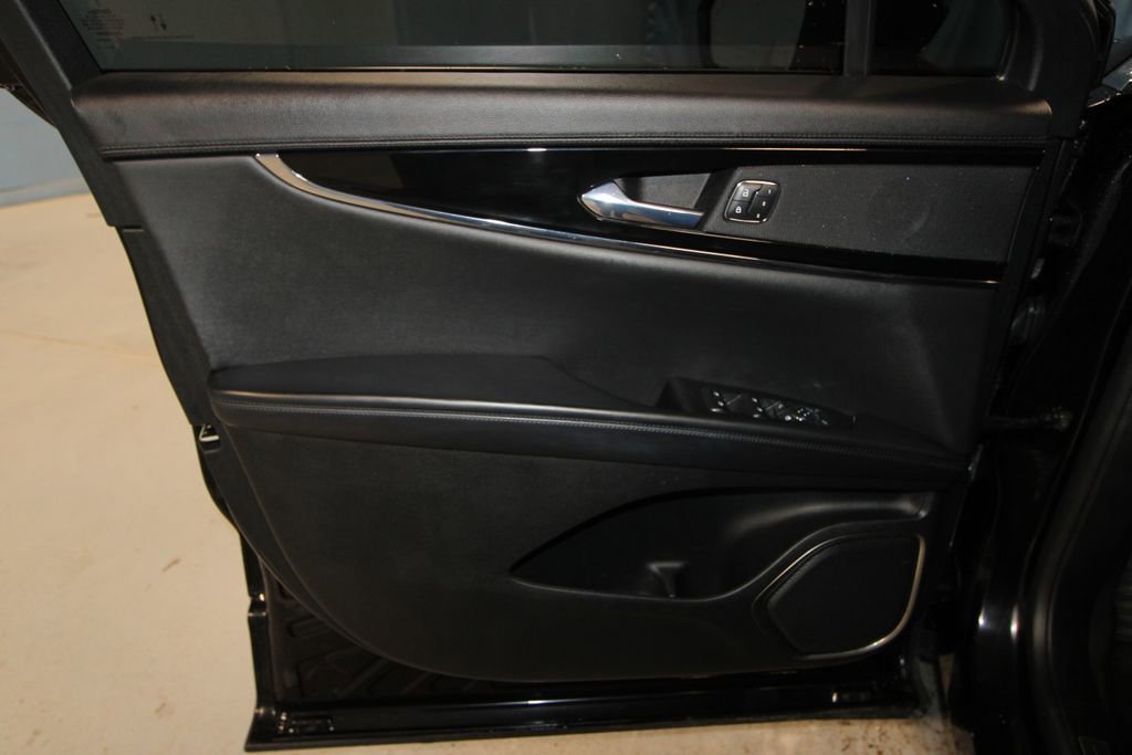 Used 2023 Lincoln Nautilus Reserve w/ Monochromatic Package image 5