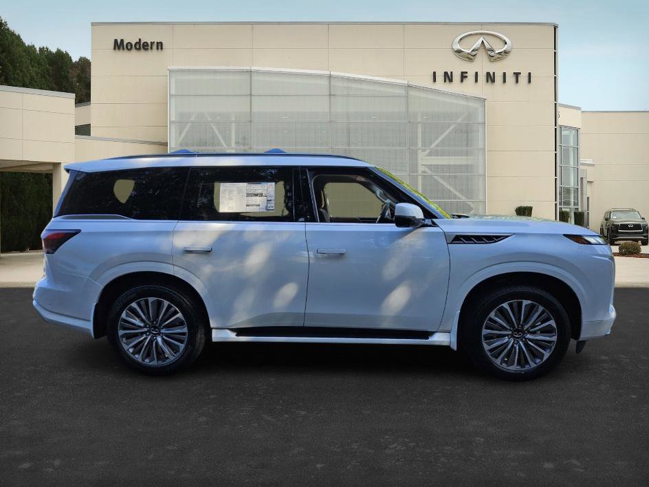 New 2026 INFINITI QX80 Luxe image 3