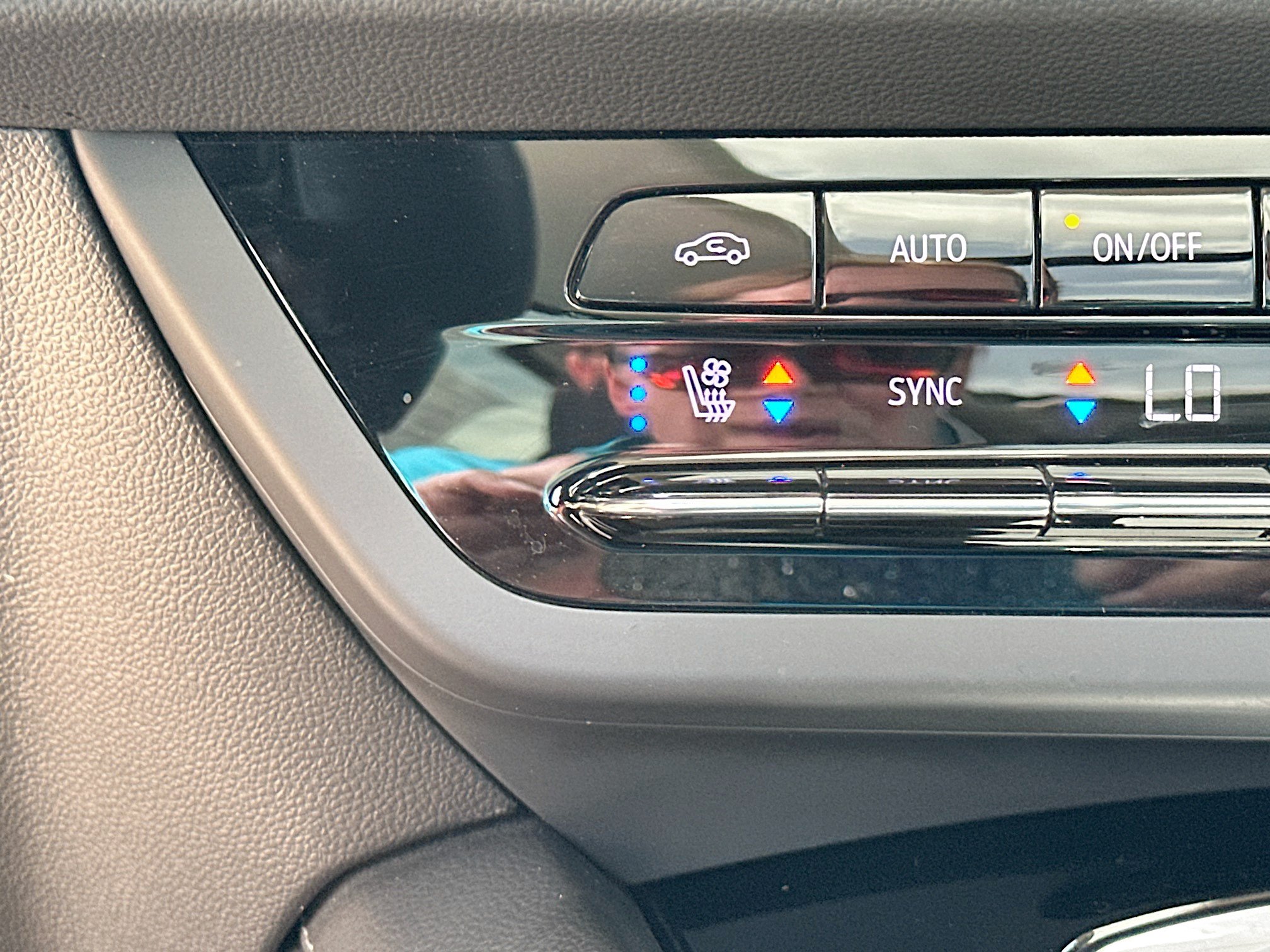 Used 2023 Buick Envision Avenir FWD image 21
