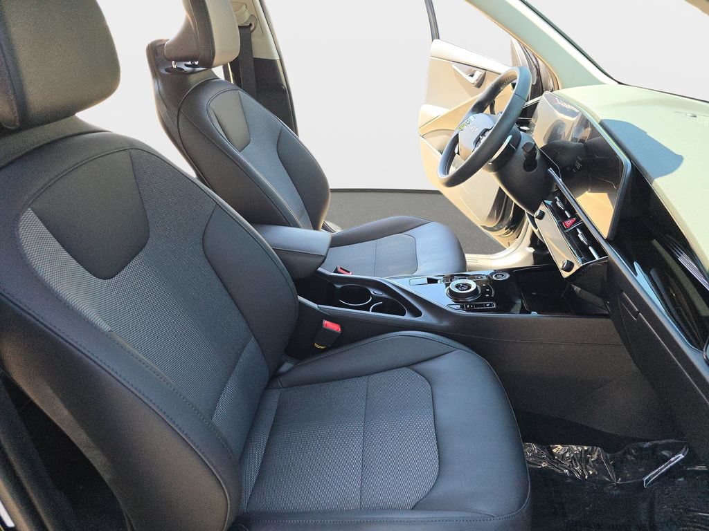 Used 2023 Kia Niro EX FWD image 12