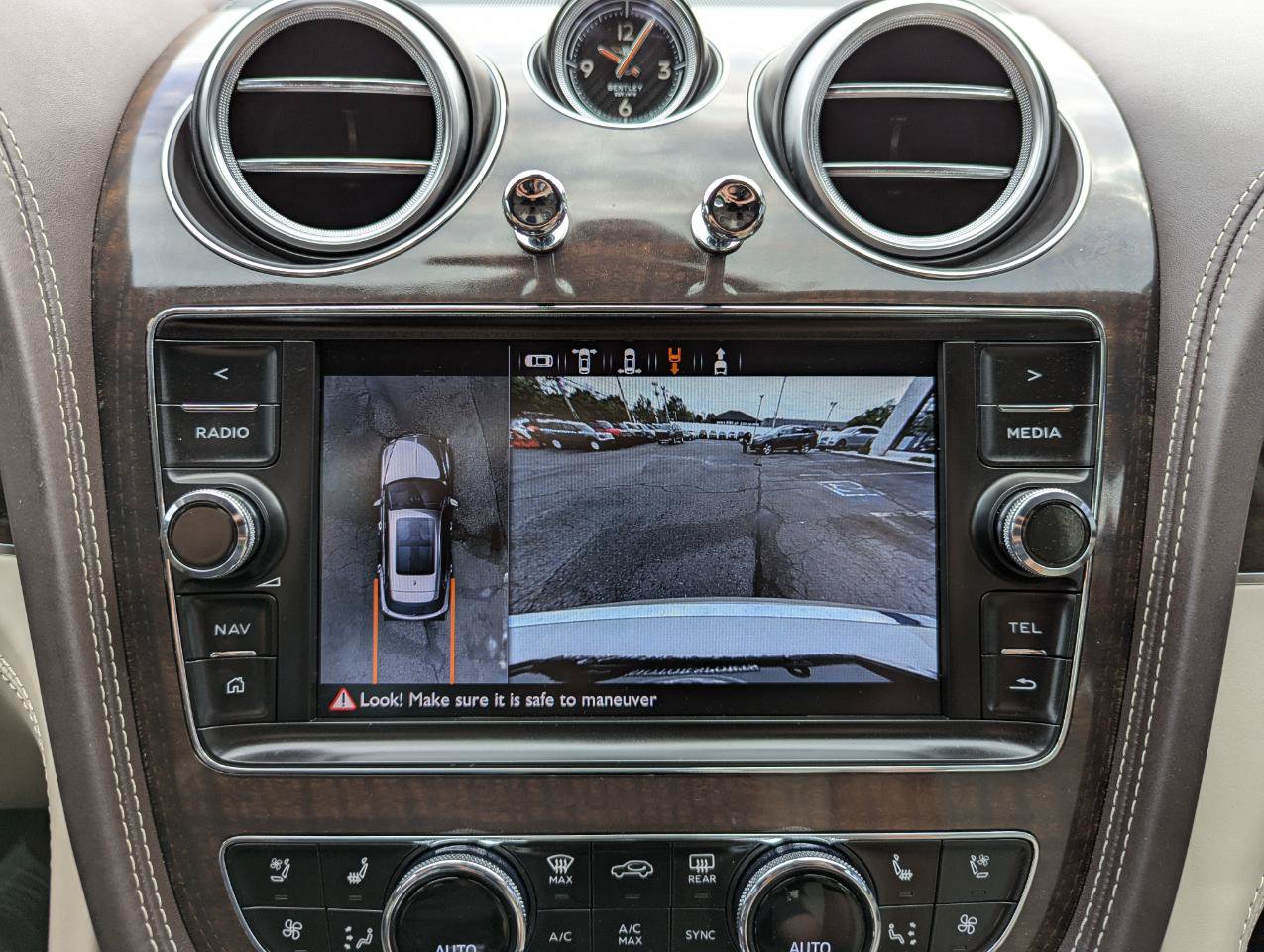 Used 2020 Bentley Bentayga AWD/4WD image 24