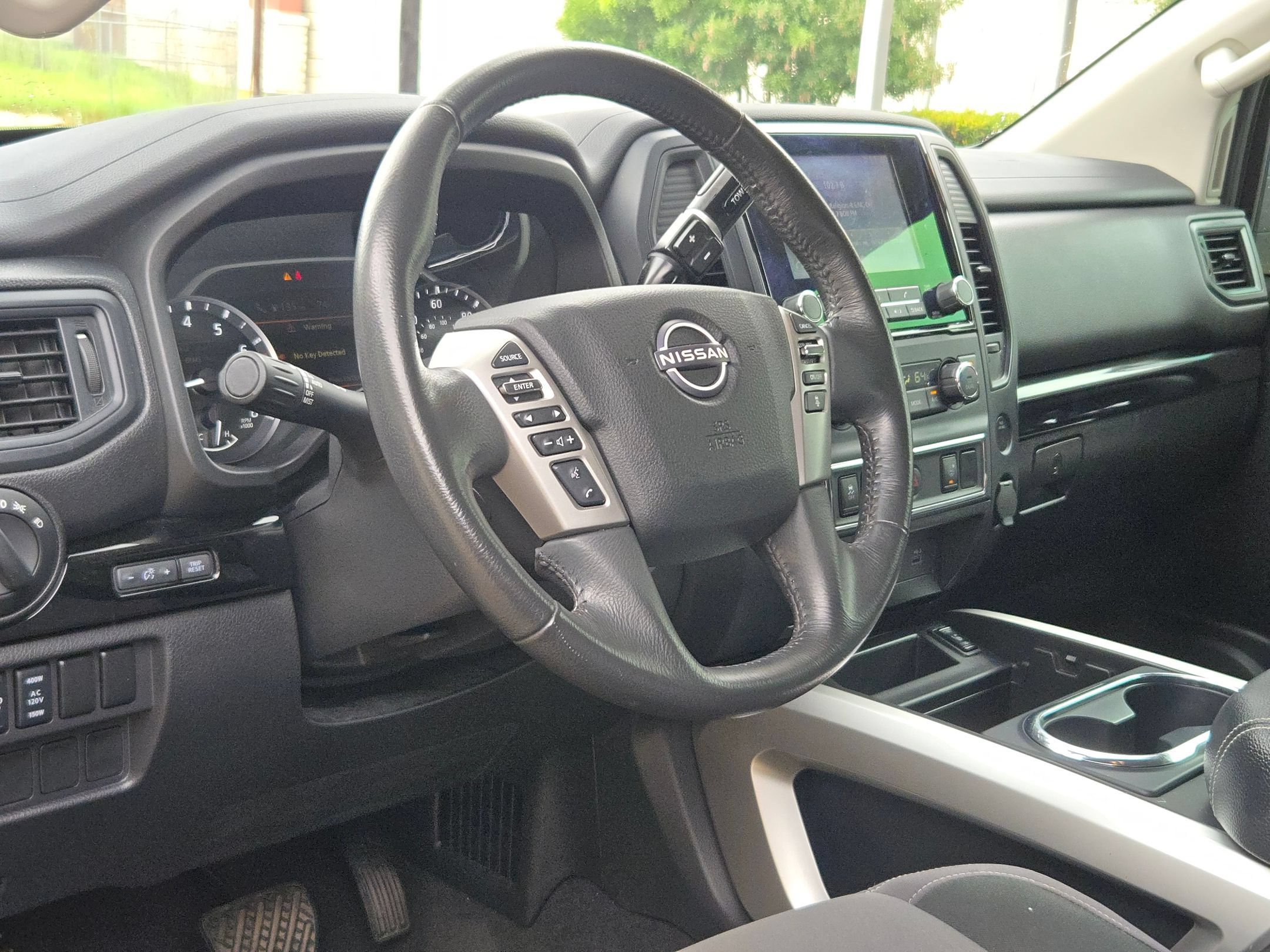 Used 2024 Nissan Titan SV w/ SV Convenience Package RWD image 10