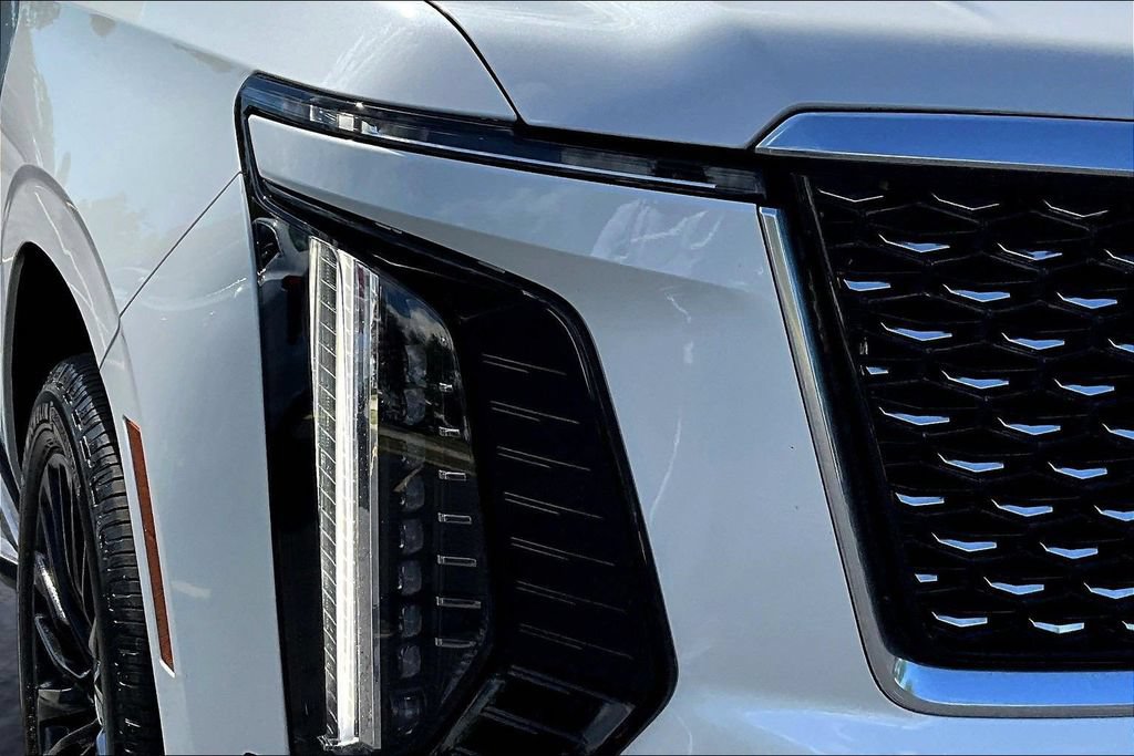 Certified 2025 Cadillac Escalade ESV Premium Luxury AWD/4WD image 33