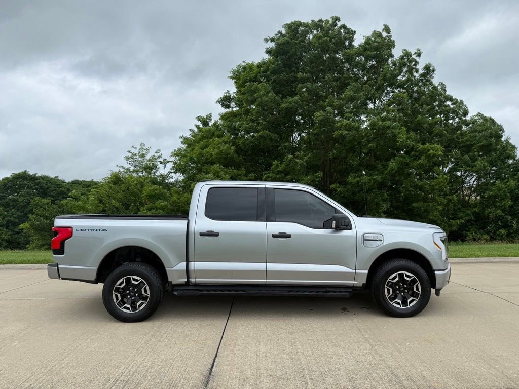 Used 2023 Ford F150 Lightning XLT AWD/4WD image 2