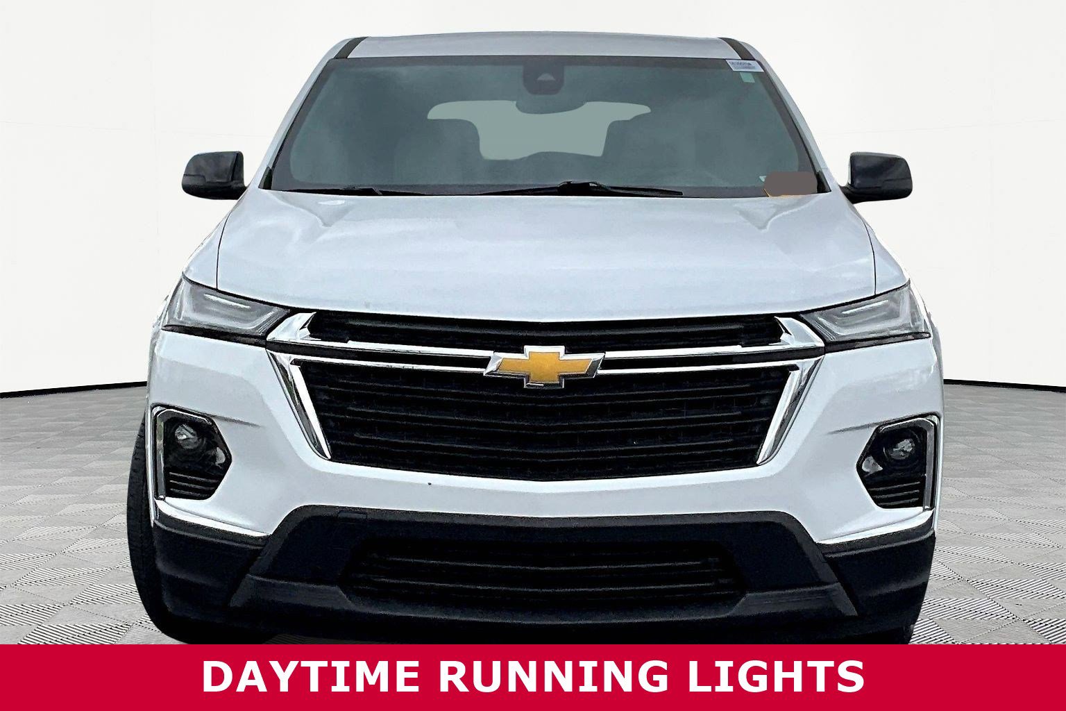 Used 2023 Chevrolet Traverse LS image 2