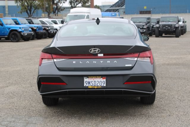 Used 2024 Hyundai Elantra Blue FWD image 4