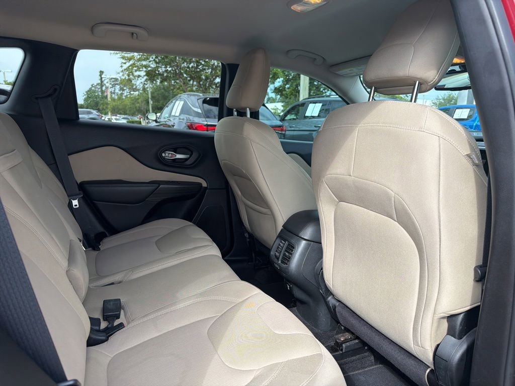 Used 2015 Jeep Cherokee Latitude FWD image 19