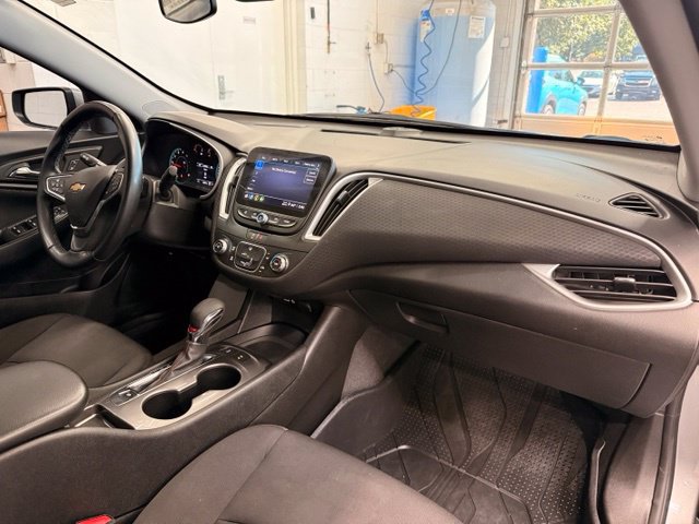 Used 2024 Chevrolet Malibu RS FWD image 23