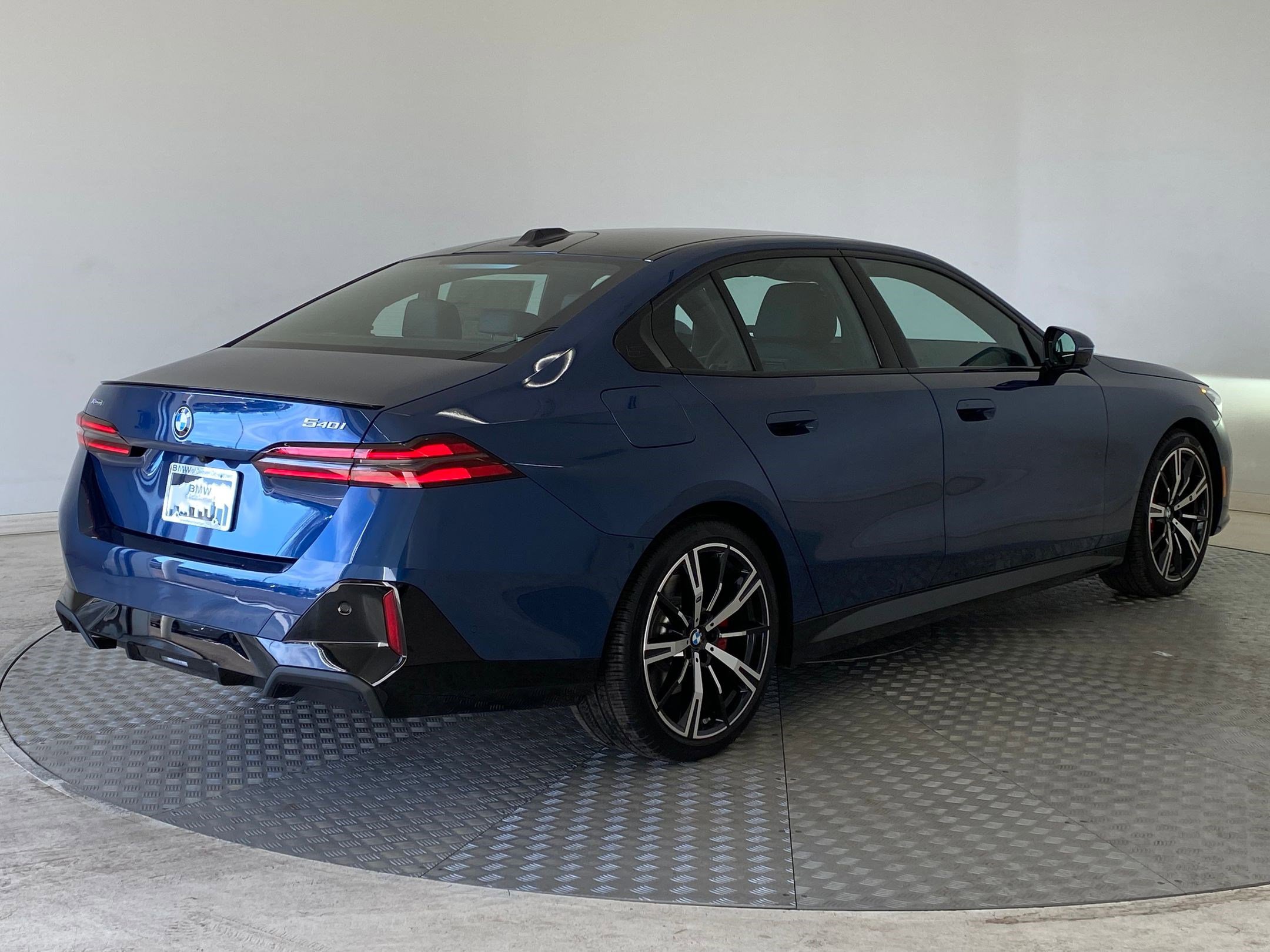 New 2026 BMW 540i xDrive w/ Executive Package image 8