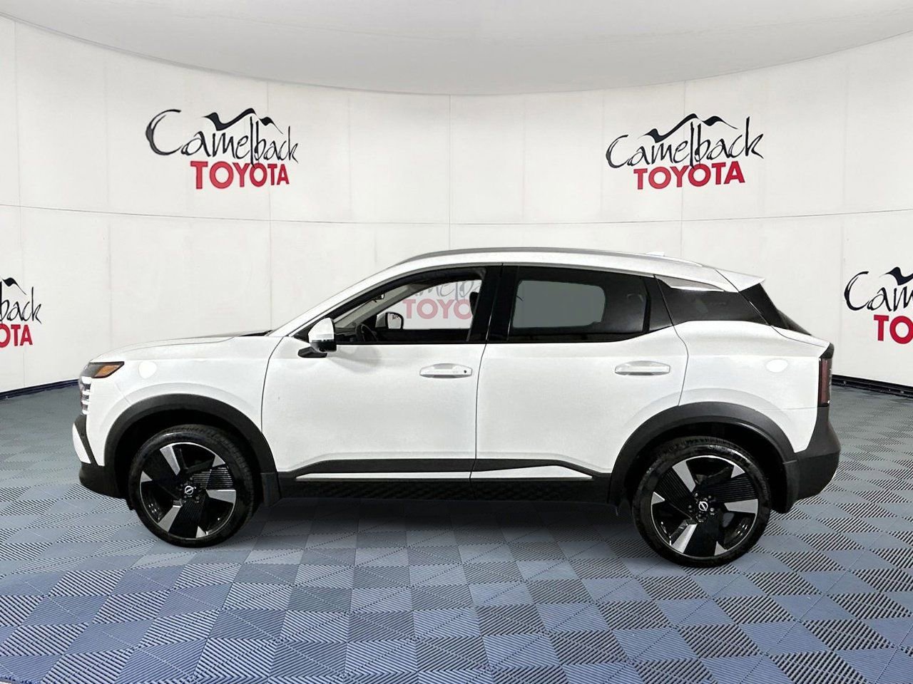Used 2025 Nissan Kicks SR FWD image 4