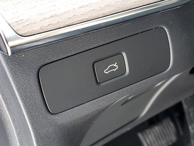 New 2026 Volvo XC90 B6 Plus w/ Protection Package Premier AWD/4WD image 9