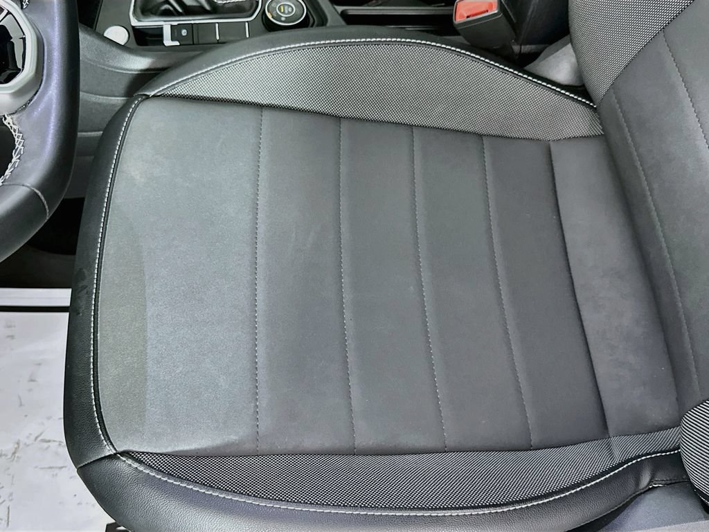Used 2022 Volkswagen Taos SE w/ Panoramic Sunroof Package FWD image 20