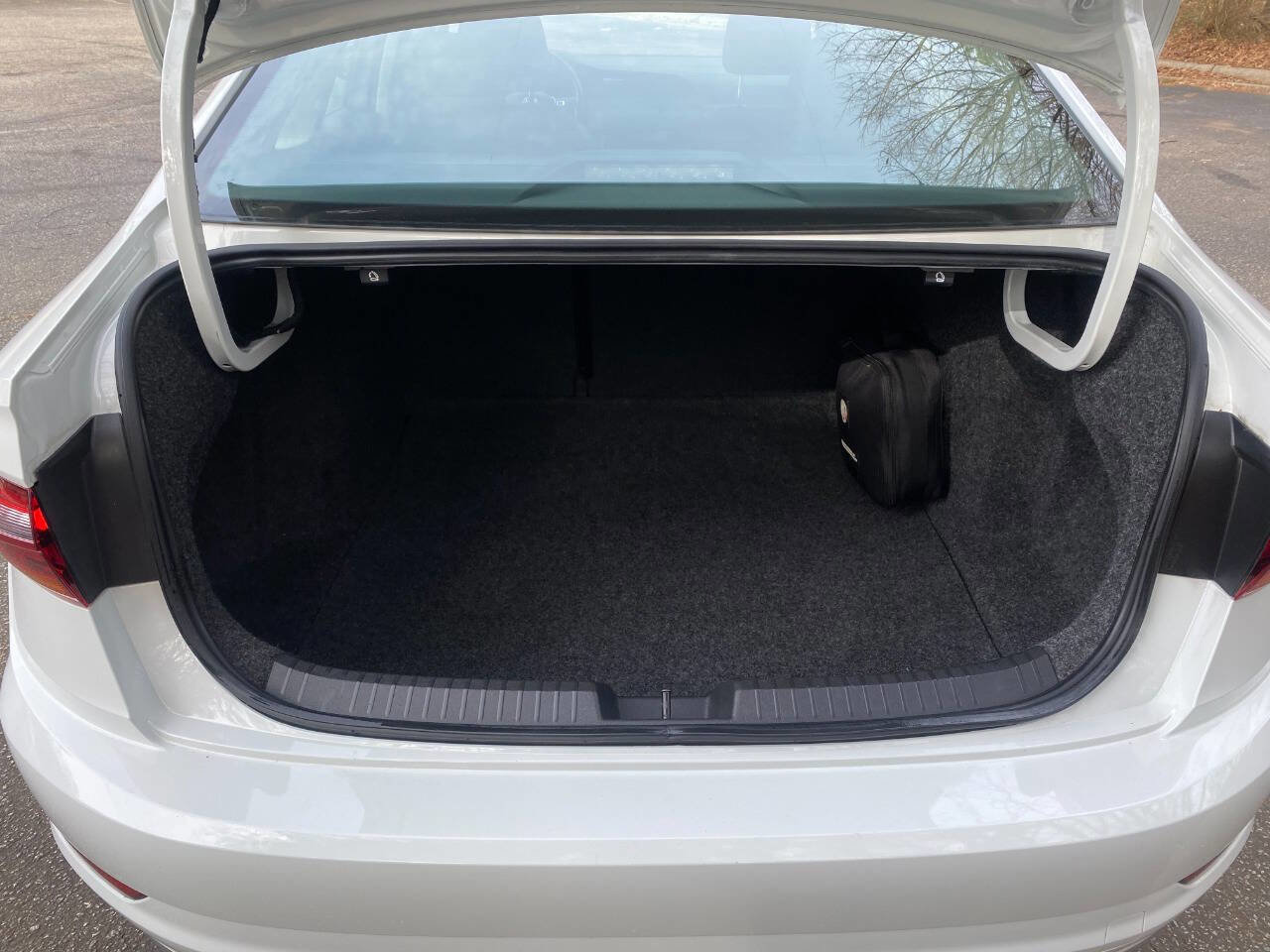 Used 2019 Volkswagen Jetta SE image 42