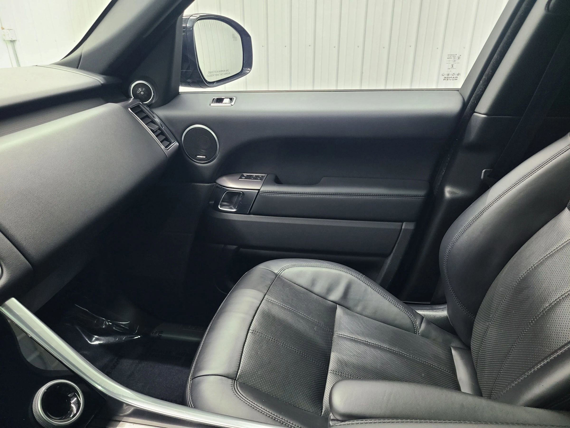 Used 2020 Land Rover Range Rover Sport HSE image 25