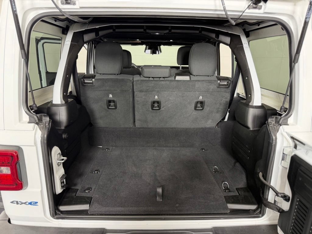 Certified 2025 Jeep Wrangler Unlimited Rubicon 4xe w/ Convenience Group AWD/4WD image 37