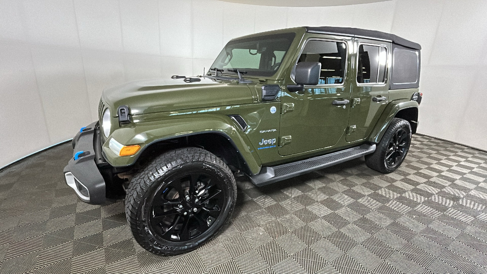 Used 2023 Jeep Wrangler Unlimited Sahara AWD/4WD image 8
