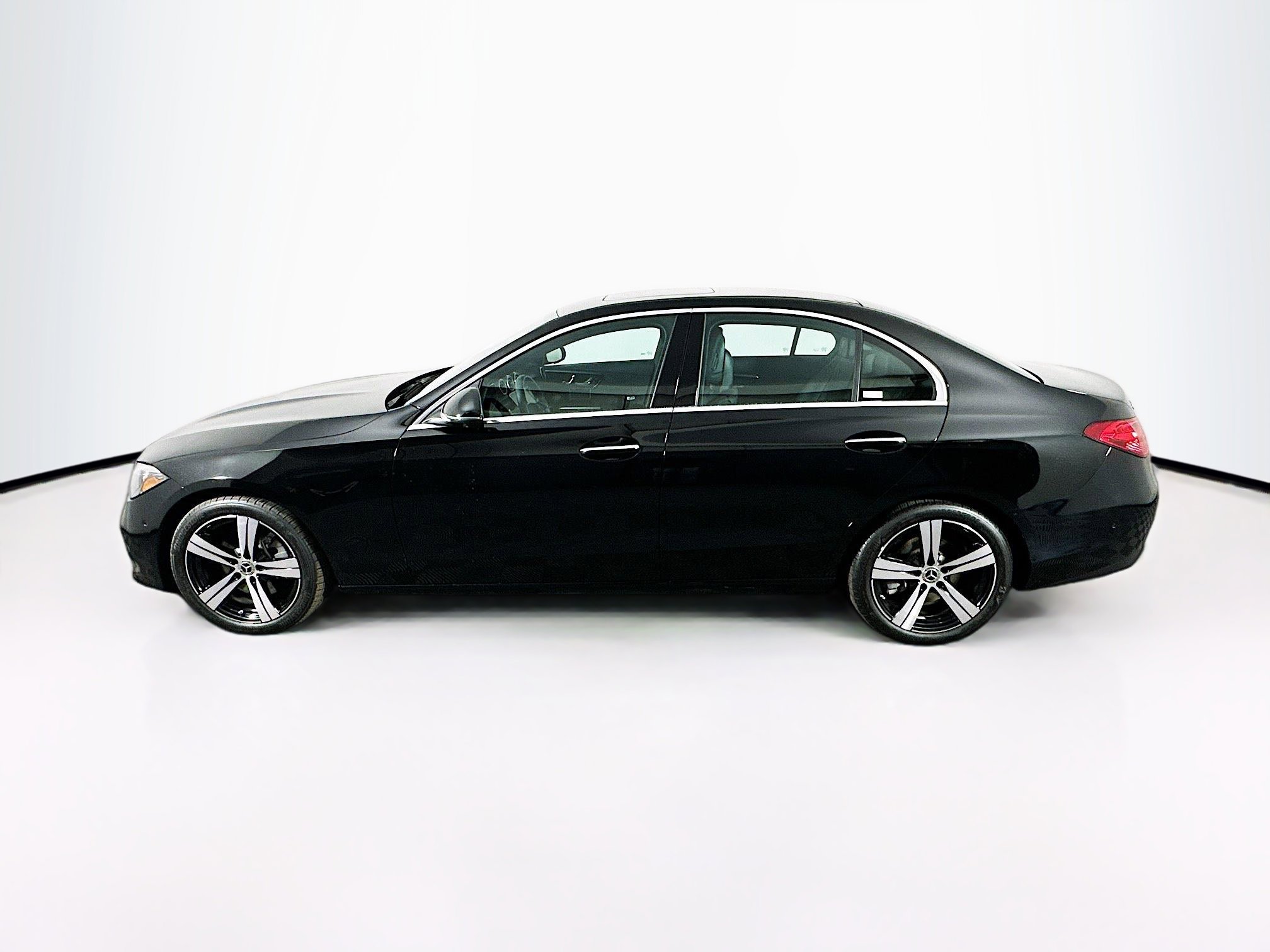 Used 2024 Mercedes-Benz C 300 4MATIC Sedan image 4